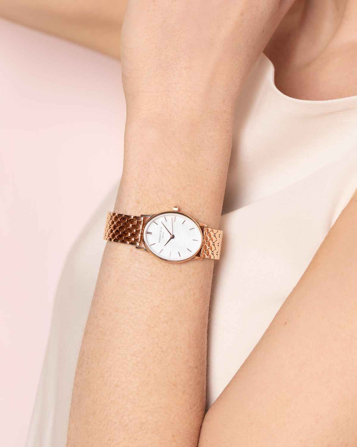 Oval Pearl Rose Gold leftcolumn