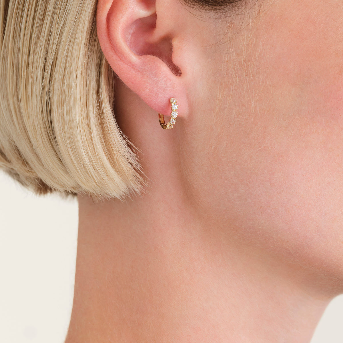 Essential Zircon Huggies leftcolumn