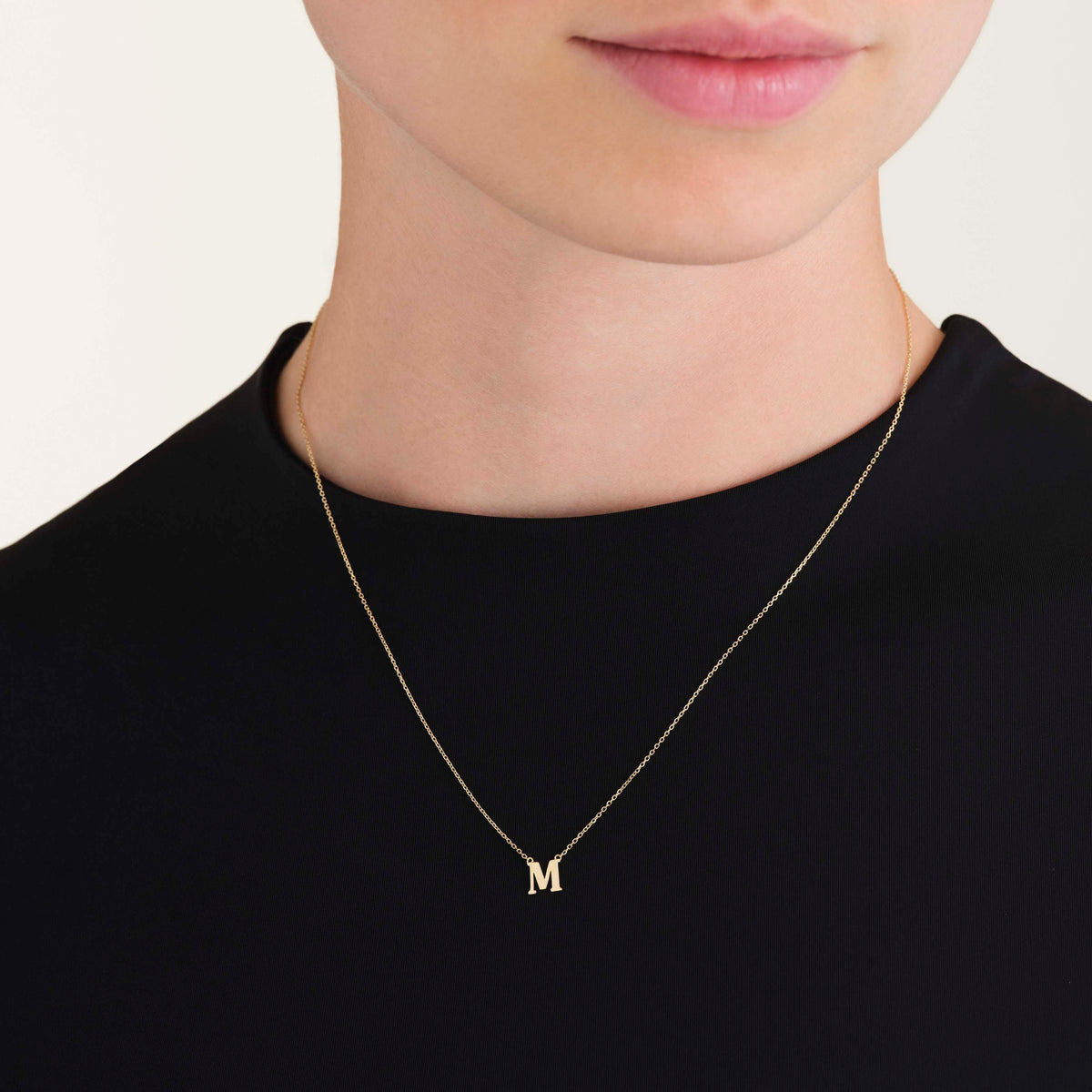 Initial Necklace M leftcolumn